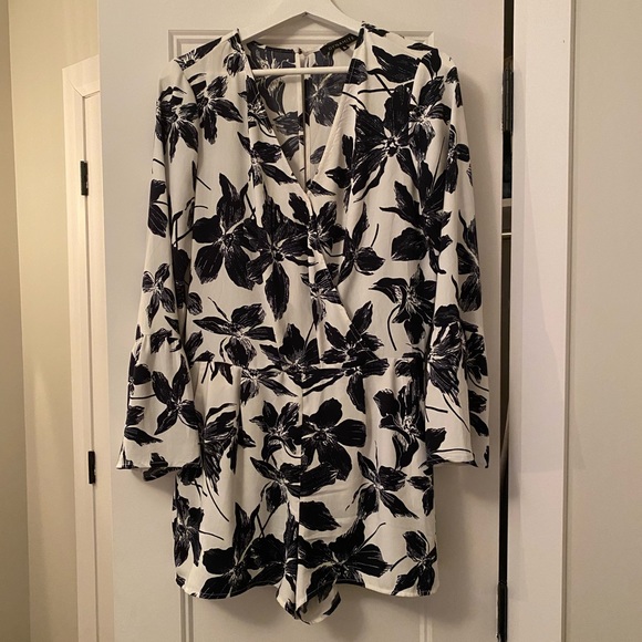 Dynamite Romper - Picture 3 of 7